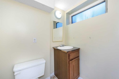 5071 Whitestone Way Ne, Calgary, AB - Indoor Photo Showing Bathroom