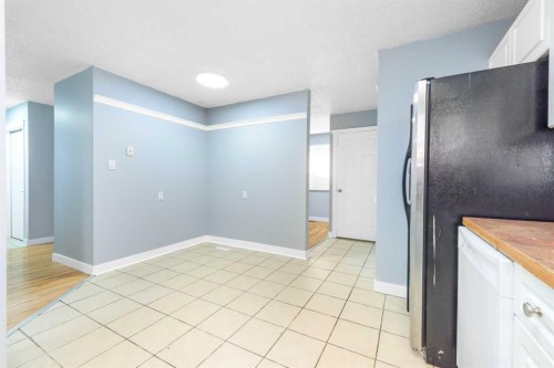 5071 Whitestone Way Ne, Calgary, AB - Indoor Photo Showing Other Room