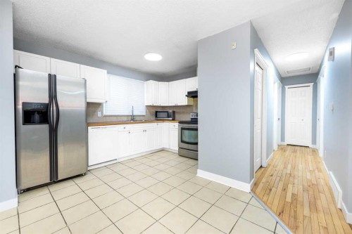 5071 Whitestone Way Ne, Calgary, AB - Indoor Photo Showing Kitchen