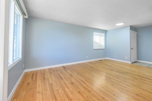 5071 Whitestone Way Ne, Calgary, AB - Indoor Photo Showing Other Room