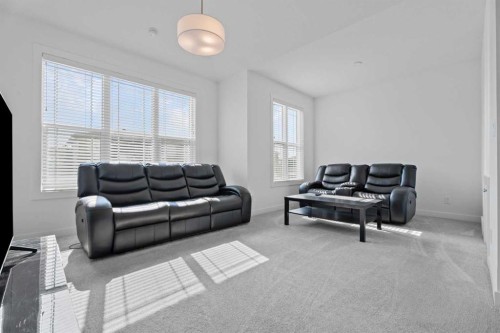 19 Cranbrook Gardens Se, Calgary, AB - Indoor Photo Showing Living Room