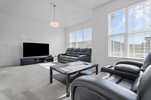 19 Cranbrook Gardens Se, Calgary, AB - Indoor Photo Showing Living Room