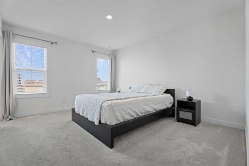 19 Cranbrook Gardens Se, Calgary, AB - Indoor Photo Showing Bedroom