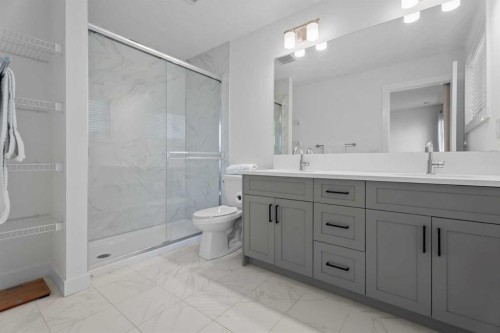 19 Cranbrook Gardens Se, Calgary, AB - Indoor Photo Showing Bathroom