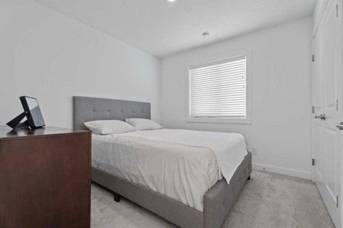 19 Cranbrook Gardens Se, Calgary, AB - Indoor Photo Showing Bedroom