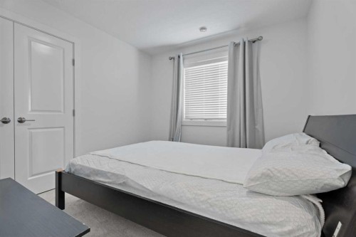 19 Cranbrook Gardens Se, Calgary, AB - Indoor Photo Showing Bedroom