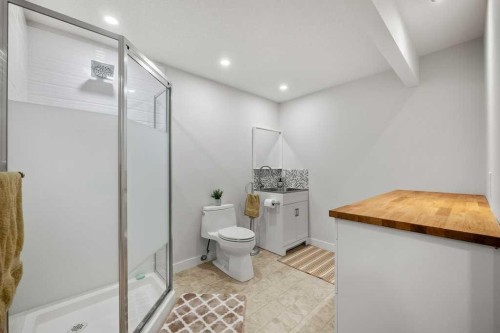 284 Prestwick Estate Way Se, Calgary, AB - Indoor Photo Showing Bathroom