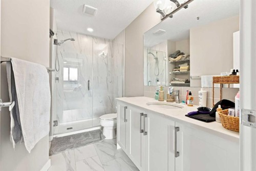 320-8530 8A Avenue Sw, Calgary, AB - Indoor Photo Showing Bathroom