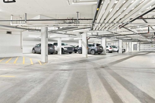 320-8530 8A Avenue Sw, Calgary, AB - Indoor Photo Showing Garage