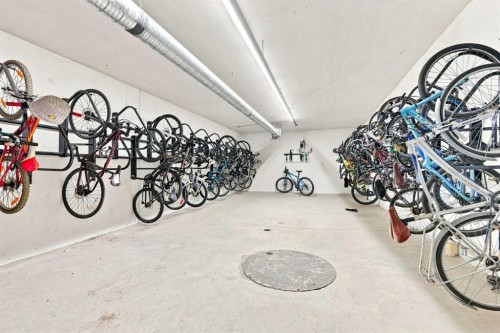 320-8530 8A Avenue Sw, Calgary, AB - Indoor Photo Showing Other Room