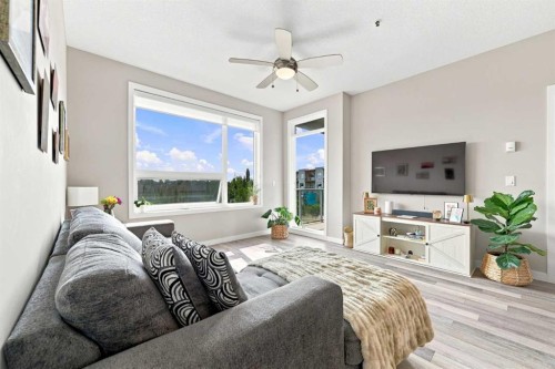 320-8530 8A Avenue Sw, Calgary, AB - Indoor Photo Showing Bedroom