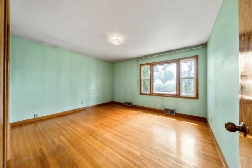 2720 32 Avenue Sw, Calgary, AB - Indoor Photo Showing Other Room