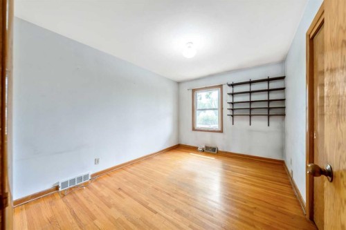 2720 32 Avenue Sw, Calgary, AB - Indoor Photo Showing Other Room