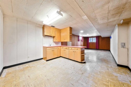 2720 32 Avenue Sw, Calgary, AB - Indoor Photo Showing Kitchen