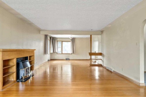 2720 32 Avenue Sw, Calgary, AB - Indoor With Fireplace