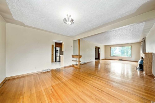 2720 32 Avenue Sw, Calgary, AB - Indoor Photo Showing Other Room