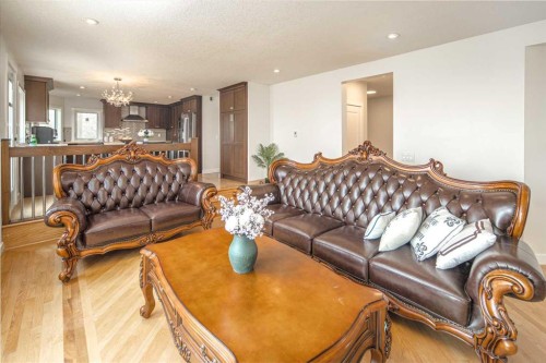 2612 Signal Hill Drive Sw, Calgary, AB - Indoor Photo Showing Living Room