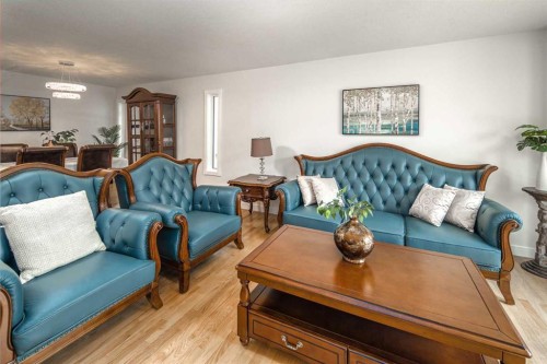 2612 Signal Hill Drive Sw, Calgary, AB - Indoor Photo Showing Living Room