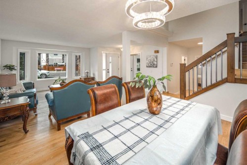 2612 Signal Hill Drive Sw, Calgary, AB - Indoor Photo Showing Dining Room