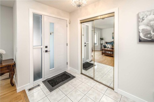 2612 Signal Hill Drive Sw, Calgary, AB - Indoor Photo Showing Other Room