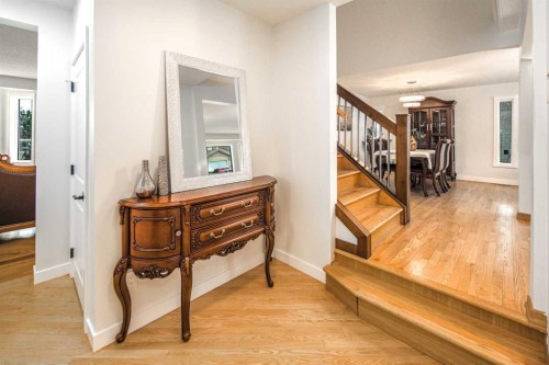 2612 Signal Hill Drive Sw, Calgary, AB - Indoor Photo Showing Other Room