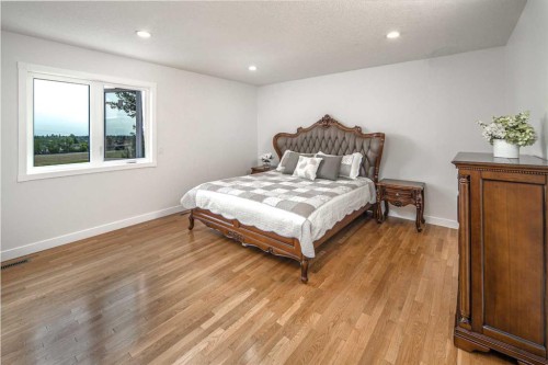 2612 Signal Hill Drive Sw, Calgary, AB - Indoor Photo Showing Bedroom