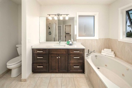 2612 Signal Hill Drive Sw, Calgary, AB - Indoor Photo Showing Bathroom