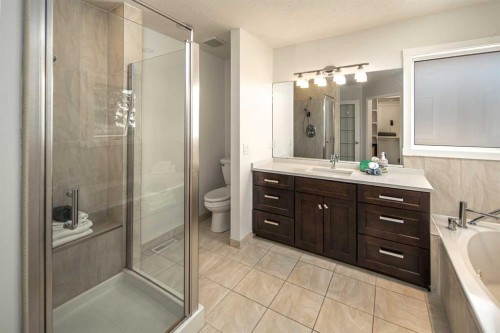2612 Signal Hill Drive Sw, Calgary, AB - Indoor Photo Showing Bathroom