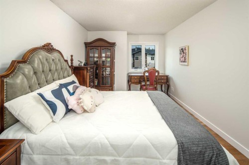 2612 Signal Hill Drive Sw, Calgary, AB - Indoor Photo Showing Bedroom
