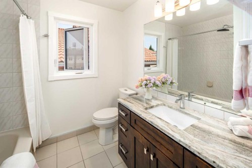 2612 Signal Hill Drive Sw, Calgary, AB - Indoor Photo Showing Bathroom