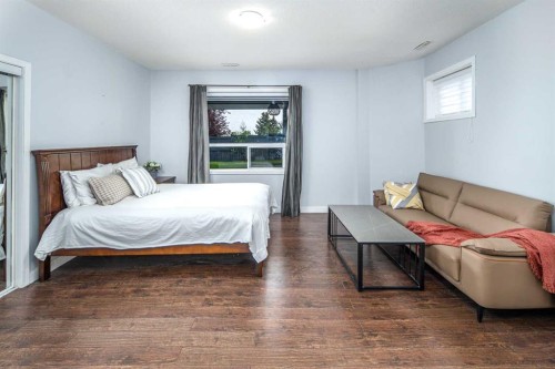 2612 Signal Hill Drive Sw, Calgary, AB - Indoor Photo Showing Bedroom
