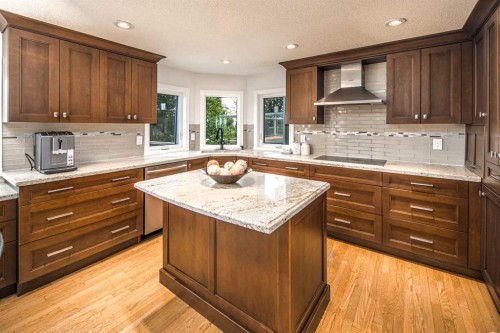 2612 Signal Hill Drive Sw, Calgary, AB - Indoor Photo Showing Kitchen