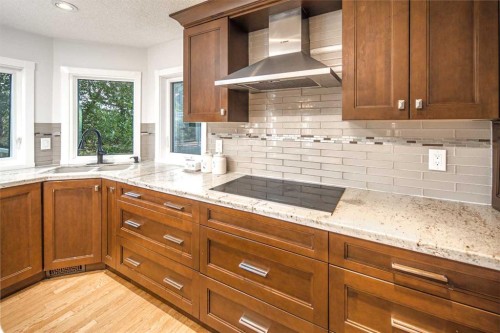 2612 Signal Hill Drive Sw, Calgary, AB - Indoor Photo Showing Kitchen
