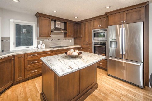 2612 Signal Hill Drive Sw, Calgary, AB - Indoor Photo Showing Kitchen