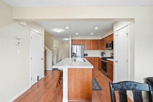 26 Copperpond Place Se, Calgary, AB - Indoor Photo Showing Kitchen