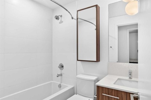 712-730 2 Avenue Sw, Calgary, AB - Indoor Photo Showing Bathroom