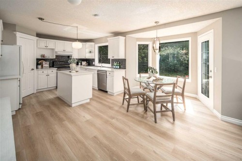 79 Hamptons Heights Nw, Calgary, AB - Indoor Photo Showing Kitchen