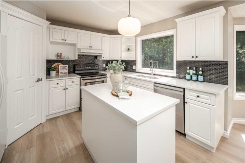 79 Hamptons Heights Nw, Calgary, AB - Indoor Photo Showing Kitchen