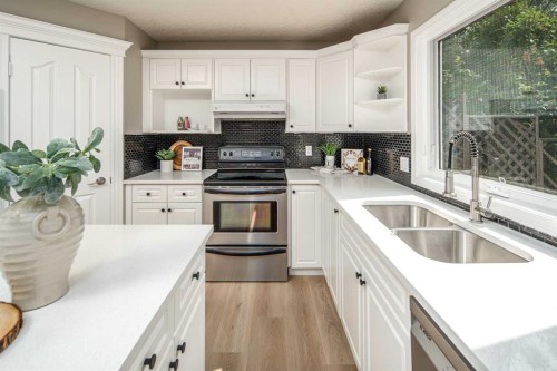 79 Hamptons Heights Nw, Calgary, AB - Indoor Photo Showing Kitchen With Double Sink