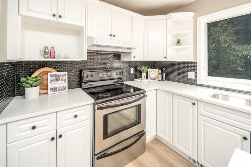 79 Hamptons Heights Nw, Calgary, AB - Indoor Photo Showing Kitchen