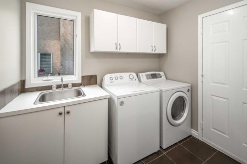 79 Hamptons Heights Nw, Calgary, AB - Indoor Photo Showing Laundry Room