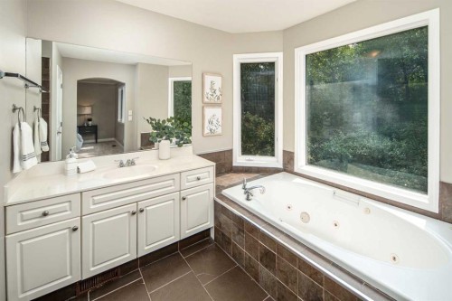 79 Hamptons Heights Nw, Calgary, AB - Indoor Photo Showing Bathroom