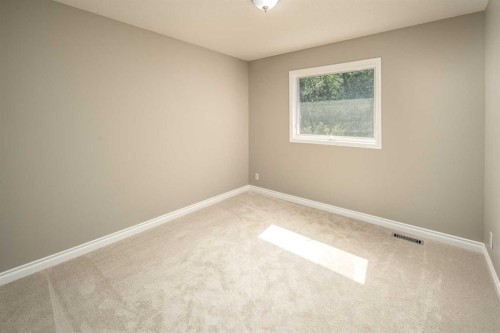 79 Hamptons Heights Nw, Calgary, AB - Indoor Photo Showing Other Room