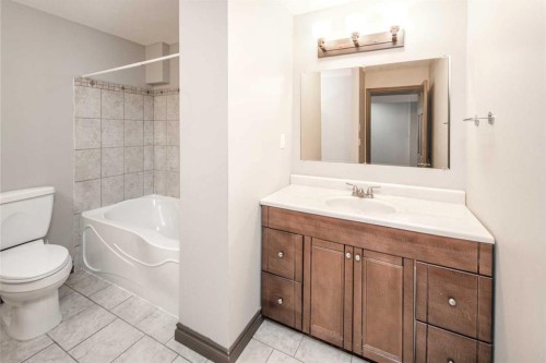 79 Hamptons Heights Nw, Calgary, AB - Indoor Photo Showing Bathroom