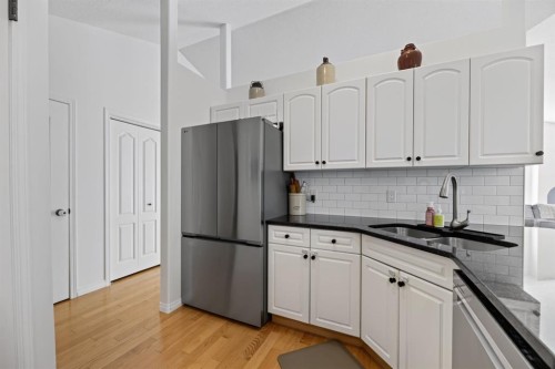6202 Davis Place, Olds, AB - Indoor Photo Showing Kitchen With Double Sink
