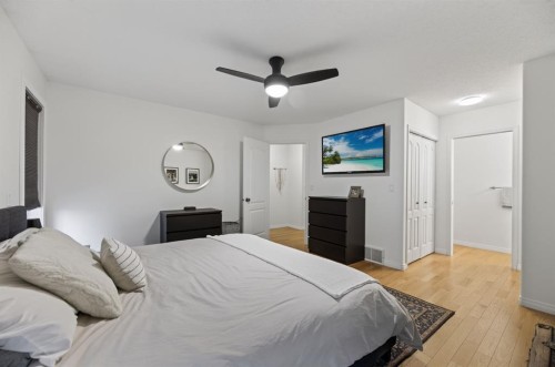 6202 Davis Place, Olds, AB - Indoor Photo Showing Bedroom