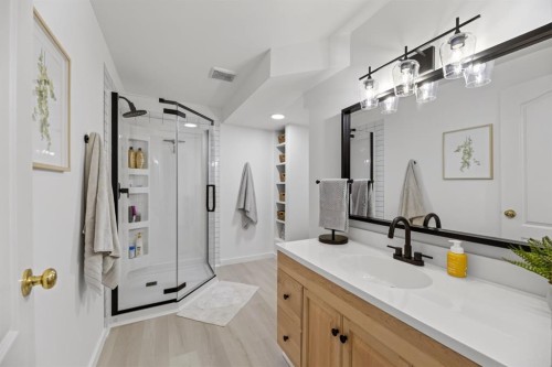 6202 Davis Place, Olds, AB - Indoor Photo Showing Bathroom