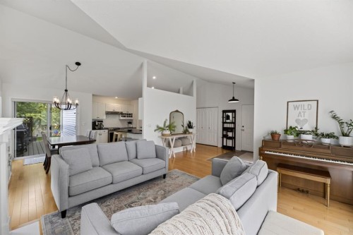 6202 Davis Place, Olds, AB - Indoor Photo Showing Living Room