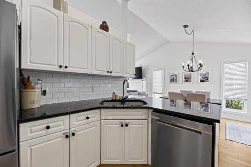 6202 Davis Place, Olds, AB - Indoor Photo Showing Kitchen With Stainless Steel Kitchen