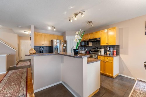 20 Saddlecrest Terrace Ne, Calgary, AB - Indoor Photo Showing Kitchen